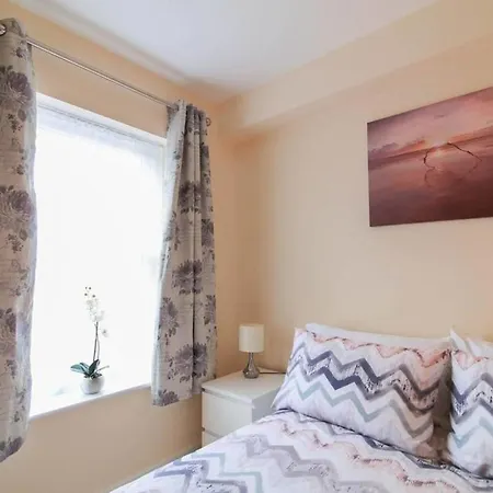 Beautiful City Centre Sleeps 4 *