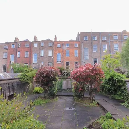 Beautiful City Centre Sleeps 4 Apartment