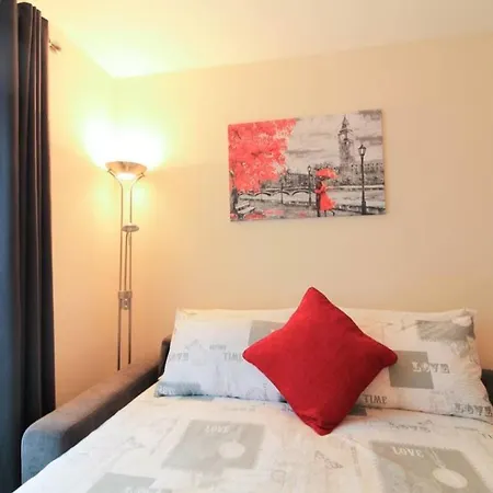 Beautiful City Centre Sleeps 4 *