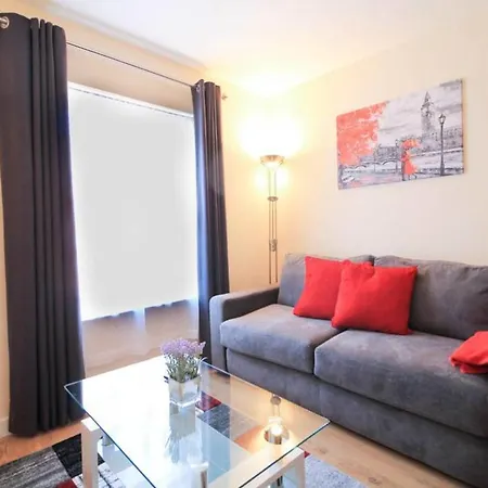 Beautiful City Centre Sleeps 4 * Dublin