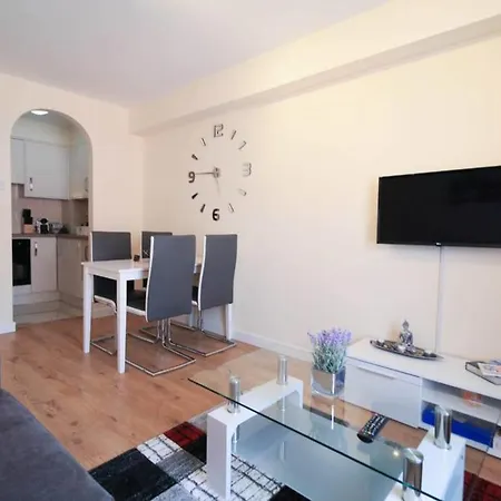 Beautiful City Centre Sleeps 4 Dublin