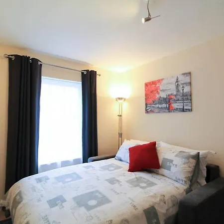 Beautiful City Centre Sleeps 4 Apartment *