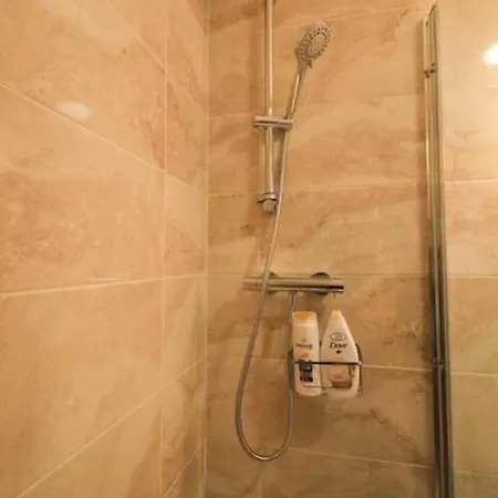 Beautiful City Centre Sleeps 4 *