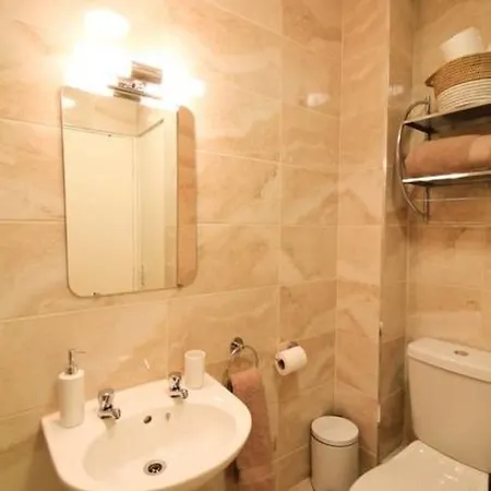 Apartment Beautiful City Centre Sleeps 4